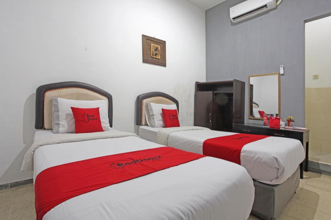 Reddoorz @ Soekarno Hatta 2 Маланг Экстерьер фото